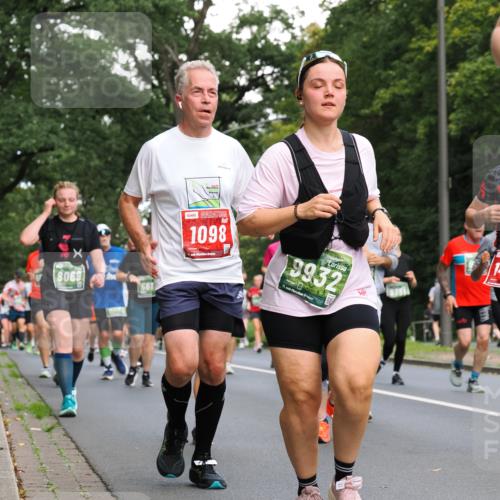 13.09.2026 - 21. swb-Marathon Bremen TobiasT http://msf.ph/oto/10286508 13.09.2026 12:18:14 Laufen 8069, 561, 1098, 9932, 21, 246, 189511, 14 meine-sportfotos.de