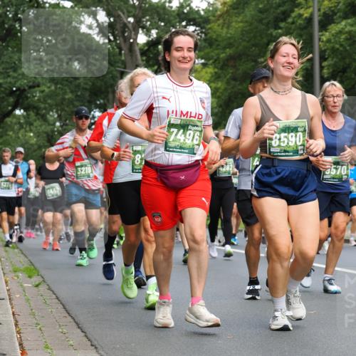 13.09.2026 - 21. swb-Marathon Bremen TobiasT http://msf.ph/oto/10286566 13.09.2026 12:18:26 Laufen 8, 7496, 21, 8371, 3219, 21, 8590, 6040, 3570 meine-sportfotos.de