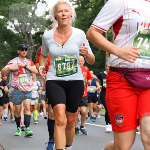 13.09.2026 - 21. swb-Marathon Bremen TobiasT http://msf.ph/oto/10286581 13.09.2026 12:18:28 Laufen 3219, 8754, 8797, 21, 74 meine-sportfotos.de