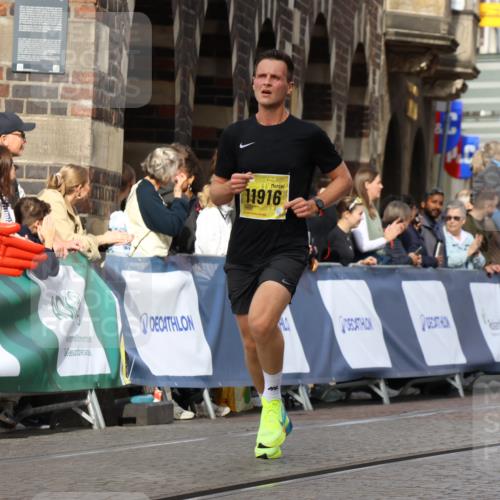 13.09.2026 - 21. swb-Marathon Bremen Strokosch-Dieckow http://msf.ph/oto/10286606 13.09.2026 10:36:43 Ziel 12324, 12513, 13548, 13575, 11738, 12520, 13606 meine-sportfotos.de