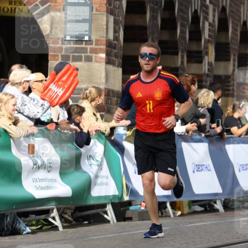 13.09.2026 - 21. swb-Marathon Bremen Strokosch-Dieckow http://msf.ph/oto/10286671 13.09.2026 10:36:54 Ziel 11916, 12456, 13548, 11654, 12520, 13568 meine-sportfotos.de