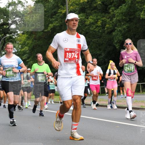 13.09.2026 - 21. swb-Marathon Bremen TobiasT http://msf.ph/oto/10286718 13.09.2026 12:18:59 Laufen 8161, 7160, 9537, 1974, 1701, 1144, 3478 meine-sportfotos.de
