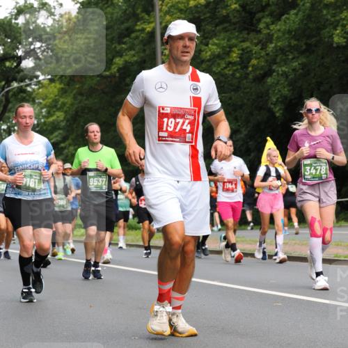 13.09.2026 - 21. swb-Marathon Bremen TobiasT http://msf.ph/oto/10286725 13.09.2026 12:18:59 Laufen 468, 3161, 160, 9537, 1974, 1701, 2, 126, 1144, 3478 meine-sportfotos.de