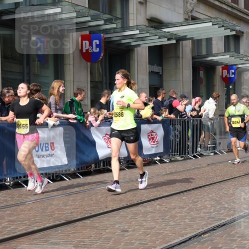 13.09.2026 - 21. swb-Marathon Bremen Strokosch-Dieckow http://msf.ph/oto/10286746 13.09.2026 10:41:36 Ziel 10341, 10972, 11426, 11527, 12246, 12426, 12468, 13586, 13621, 11628, 11944, 12442, 12455, 13520, 13586, 13600 meine-sportfotos.de