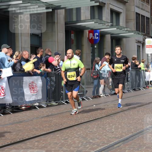 13.09.2026 - 21. swb-Marathon Bremen Strokosch-Dieckow http://msf.ph/oto/10286756 13.09.2026 10:41:37 Ziel 10341, 10972, 11426, 11527, 12246, 12426, 12468, 13621, 11426, 11628, 11944, 12246, 12442, 12455, 13520, 13586, 13600 meine-sportfotos.de