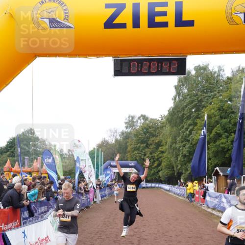 13.09.2026 - Airport Race Dennis Weichert http://msf.ph/oto/10286775 13.09.2026 10:29:15 Ziel 5079, 5089, 5113, 5151, 5241, 5243, 5314, 5317, 5452 meine-sportfotos.de