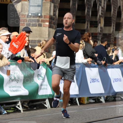 13.09.2026 - 21. swb-Marathon Bremen Strokosch-Dieckow http://msf.ph/oto/10286784 13.09.2026 10:37:03 Ziel 11738, 11916, 12456, 13606, 10961, 13568 meine-sportfotos.de