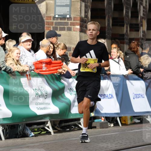 13.09.2026 - 21. swb-Marathon Bremen Strokosch-Dieckow http://msf.ph/oto/10286911 13.09.2026 10:37:21 Ziel 11654, 12520, 13568, 13606, 11619, 11854, 13608 meine-sportfotos.de
