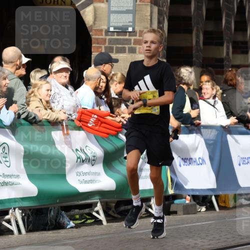 13.09.2026 - 21. swb-Marathon Bremen Strokosch-Dieckow http://msf.ph/oto/10286924 13.09.2026 10:37:21 Ziel 11654, 12520, 13568, 13606, 11619, 11854, 13608 meine-sportfotos.de