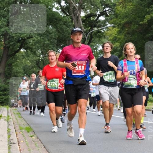 13.09.2026 - 21. swb-Marathon Bremen TobiasT http://msf.ph/oto/10286928 13.09.2026 12:19:46 Laufen 2855, 8774, 569, 3960 meine-sportfotos.de