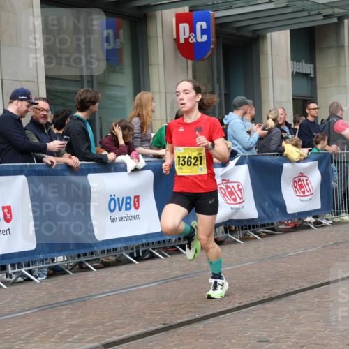 13.09.2026 - 21. swb-Marathon Bremen Strokosch-Dieckow http://msf.ph/oto/10287018 13.09.2026 10:42:01 Ziel 10358, 10632, 10775, 11375, 11630, 11895, 12395, 12426, 12525, 13585, 10341, 10972, 11426, 11527, 12246, 12426, 12468, 13586, 13621 meine-sportfotos.de