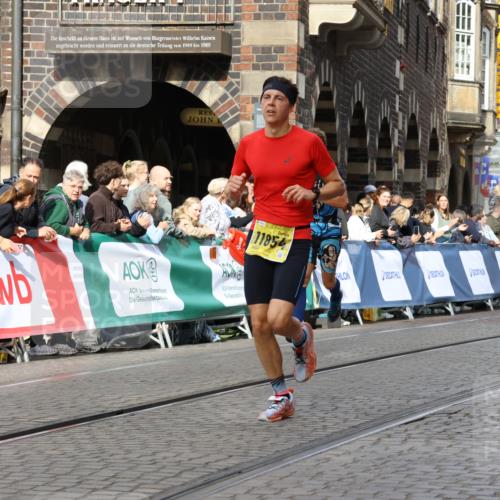 13.09.2026 - 21. swb-Marathon Bremen Strokosch-Dieckow http://msf.ph/oto/10287056 13.09.2026 10:37:37 Ziel 10502, 10961, 11854, 13608, 13535 meine-sportfotos.de