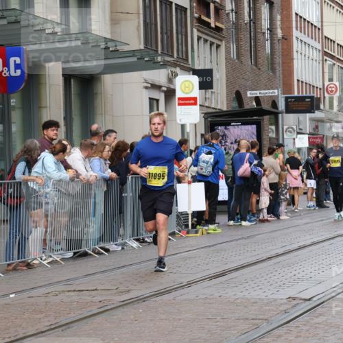13.09.2026 - 21. swb-Marathon Bremen Strokosch-Dieckow http://msf.ph/oto/10287089 13.09.2026 10:42:08 Ziel 10358, 10632, 10775, 11375, 11630, 11779, 11895, 12395, 12525, 12426, 12468, 13585, 13621 meine-sportfotos.de