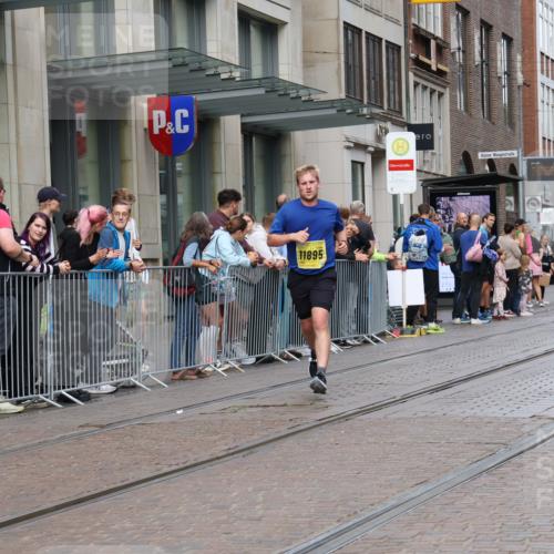 13.09.2026 - 21. swb-Marathon Bremen Strokosch-Dieckow http://msf.ph/oto/10287098 13.09.2026 10:42:09 Ziel 10358, 10632, 10775, 11375, 11630, 11779, 11895, 12395, 12525, 12426, 12468, 13585, 13621 meine-sportfotos.de