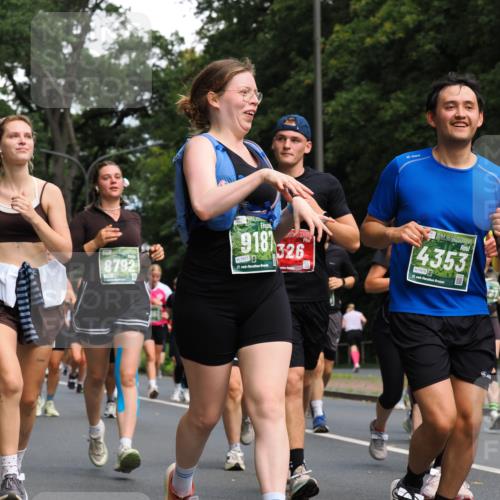 13.09.2026 - 21. swb-Marathon Bremen TobiasT http://msf.ph/oto/10287109 13.09.2026 12:20:29 Laufen 2964, 8792, 918326, 7977, 21, 4353, 7978 meine-sportfotos.de