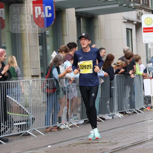 13.09.2026 - 21. swb-Marathon Bremen Strokosch-Dieckow http://msf.ph/oto/10287133 13.09.2026 10:42:15 Ziel 10312, 10358, 10632, 10775, 10816, 11375, 11630, 11779, 12281, 12395, 12525, 11895, 12426, 12468, 13585, 13621 meine-sportfotos.de
