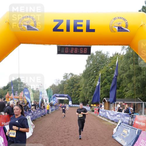 13.09.2026 - Airport Race Dennis Weichert http://msf.ph/oto/10287210 13.09.2026 10:29:31 Ziel 4110, 4111, 4118, 5038, 5259, 5269, 5348 meine-sportfotos.de