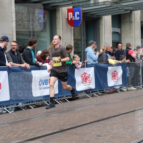 13.09.2026 - 21. swb-Marathon Bremen Strokosch-Dieckow http://msf.ph/oto/10287220 13.09.2026 10:42:22 Ziel 10235, 10312, 10358, 10632, 10775, 10816, 11375, 11779, 12281, 11375, 11630, 11895, 12395, 12426, 12525, 13585 meine-sportfotos.de