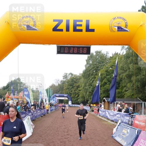 13.09.2026 - Airport Race Dennis Weichert http://msf.ph/oto/10287224 13.09.2026 10:29:31 Ziel 4110, 4111, 4118, 5038, 5259, 5269, 5348 meine-sportfotos.de