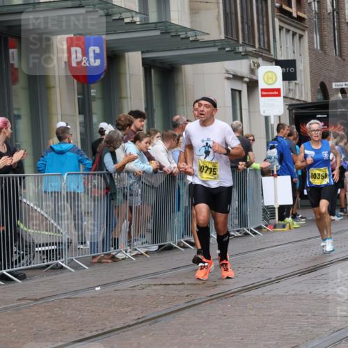 13.09.2026 - 21. swb-Marathon Bremen Strokosch-Dieckow http://msf.ph/oto/10287228 13.09.2026 10:42:23 Ziel 10235, 10312, 10358, 10632, 10775, 10816, 11779, 12281, 10358, 10775, 11375, 11630, 11895, 12395, 12426, 12525, 13585 meine-sportfotos.de