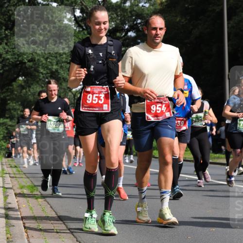 13.09.2026 - 21. swb-Marathon Bremen TobiasT http://msf.ph/oto/10287231 13.09.2026 12:21:03 Laufen 13202, 32, 953, 21, 026, 954, 39 meine-sportfotos.de