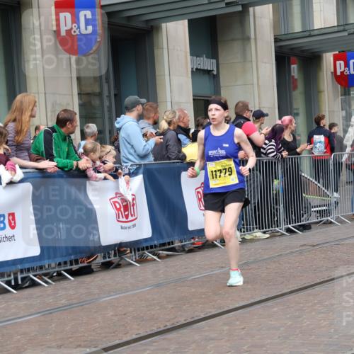 13.09.2026 - 21. swb-Marathon Bremen Strokosch-Dieckow http://msf.ph/oto/10287383 13.09.2026 10:42:31 Ziel 10235, 10312, 10816, 10988, 11779, 12281, 13580, 10358, 10632, 10775, 11375, 11630, 11779, 11895, 12395, 12525 meine-sportfotos.de