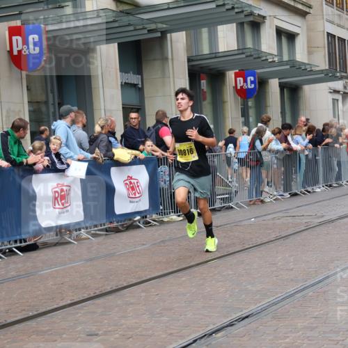 13.09.2026 - 21. swb-Marathon Bremen Strokosch-Dieckow http://msf.ph/oto/10287473 13.09.2026 10:42:43 Ziel 10235, 10336, 10988, 11042, 11143, 11265, 11442, 11632, 12053, 12469, 13523, 13580, 10312, 10358, 10632, 10775, 10816, 11375, 11779, 12281, 12395, 12525 meine-sportfotos.de
