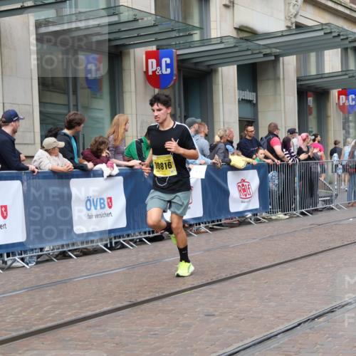 13.09.2026 - 21. swb-Marathon Bremen Strokosch-Dieckow http://msf.ph/oto/10287482 13.09.2026 10:42:44 Ziel 10235, 10336, 10988, 11042, 11143, 11265, 11442, 11632, 12053, 12469, 13523, 13580, 10312, 10358, 10632, 10775, 10816, 11375, 11779, 12281, 12395 meine-sportfotos.de