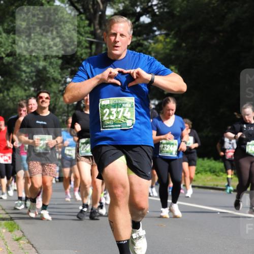 13.09.2026 - 21. swb-Marathon Bremen TobiasT http://msf.ph/oto/10287502 13.09.2026 12:21:58 Laufen 100, 2374, 21, 26, 13240, 74 meine-sportfotos.de