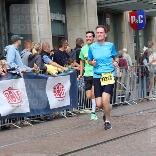 13.09.2026 - 21. swb-Marathon Bremen Strokosch-Dieckow http://msf.ph/oto/10287650 13.09.2026 10:43:01 Ziel 10328, 10346, 10456, 10618, 11042, 11143, 11468, 11632, 11826, 12053, 12406, 12469, 13523, 10235, 10336, 10816, 10988, 11265, 11442, 13580 meine-sportfotos.de