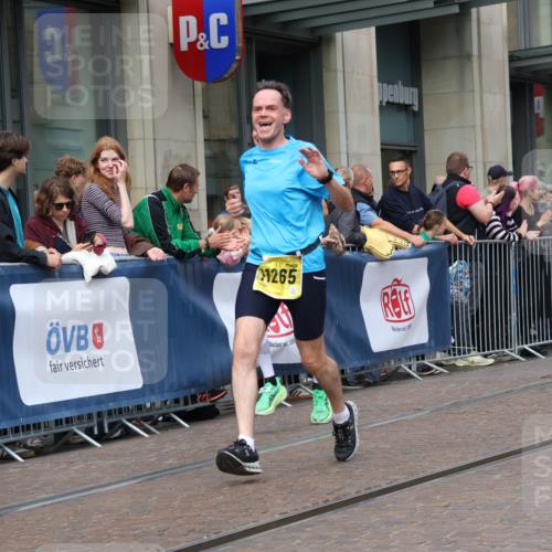 13.09.2026 - 21. swb-Marathon Bremen Strokosch-Dieckow http://msf.ph/oto/10287659 13.09.2026 10:43:01 Ziel 10328, 10346, 10456, 10618, 11042, 11143, 11468, 11632, 11826, 12053, 12406, 12469, 13523, 10235, 10336, 10816, 10988, 11265, 11442, 13580 meine-sportfotos.de