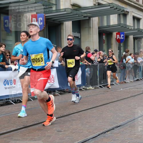 13.09.2026 - 21. swb-Marathon Bremen Strokosch-Dieckow http://msf.ph/oto/10287695 13.09.2026 10:43:04 Ziel 10328, 10346, 10456, 10618, 11143, 11468, 11607, 11632, 11826, 12406, 12469, 13523, 10235, 10336, 10816, 10988, 11042, 11143, 11265, 11442, 12053, 13523, 13580 meine-sportfotos.de