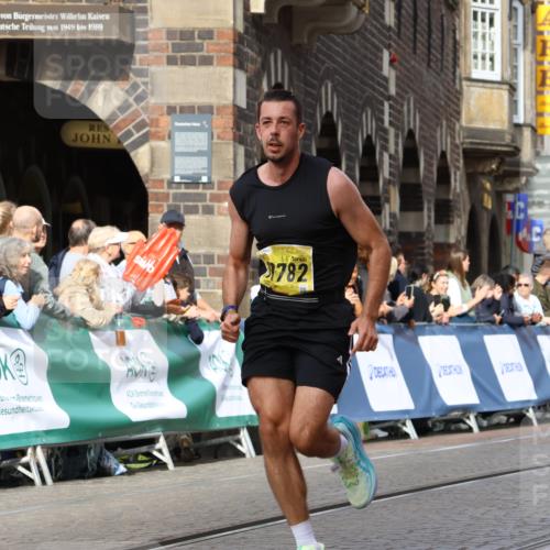13.09.2026 - 21. swb-Marathon Bremen Strokosch-Dieckow http://msf.ph/oto/10287727 13.09.2026 10:39:11 Ziel 10782, 10926, 11127, 11338, 12370, 11227, 13556, 13641 meine-sportfotos.de