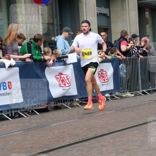 13.09.2026 - 21. swb-Marathon Bremen Strokosch-Dieckow http://msf.ph/oto/10287748 13.09.2026 10:43:11 Ziel 10328, 10346, 10456, 10618, 10742, 11468, 11607, 11826, 12406, 13509, 10336, 10988, 11042, 11143, 11265, 11442, 11632, 12053, 12469, 13523, 13580 meine-sportfotos.de