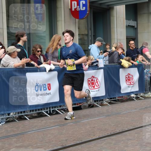 13.09.2026 - 21. swb-Marathon Bremen Strokosch-Dieckow http://msf.ph/oto/10287785 13.09.2026 10:43:18 Ziel 10328, 10346, 10618, 10742, 11468, 11607, 11826, 12250, 12253, 12406, 13509, 10336, 10456, 11042, 11143, 11265, 11442, 11632, 12053, 12406, 12469, 13523 meine-sportfotos.de