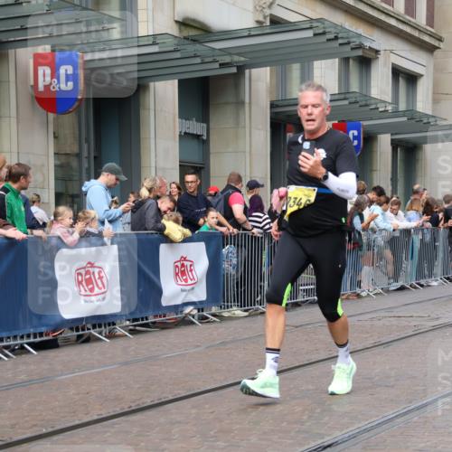 13.09.2026 - 21. swb-Marathon Bremen Strokosch-Dieckow http://msf.ph/oto/10287796 13.09.2026 10:43:19 Ziel 10328, 10346, 10618, 10742, 11468, 11607, 11826, 11948, 12250, 12253, 13509, 10336, 10346, 10456, 11042, 11143, 11265, 11442, 11632, 12053, 12406, 12469, 13523 meine-sportfotos.de