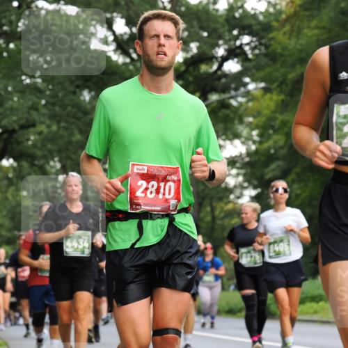 13.09.2026 - 21. swb-Marathon Bremen TobiasT http://msf.ph/oto/10287860 13.09.2026 12:23:15 Laufen 4434, 2810, 21, 8405 meine-sportfotos.de