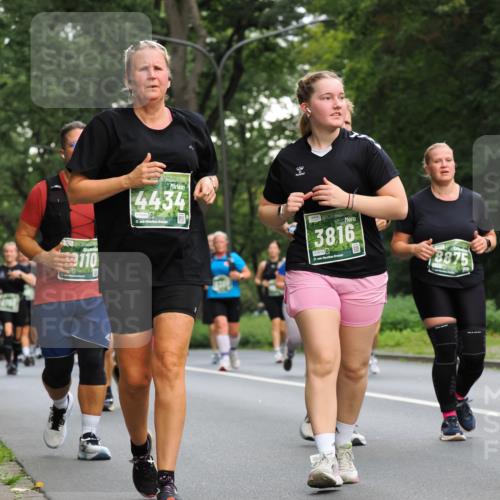 13.09.2026 - 21. swb-Marathon Bremen TobiasT http://msf.ph/oto/10287872 13.09.2026 12:23:18 Laufen 110, 4434, 21, 3816, 9219, 21, 8875 meine-sportfotos.de