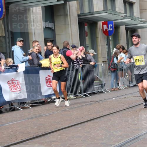 13.09.2026 - 21. swb-Marathon Bremen Strokosch-Dieckow http://msf.ph/oto/10288005 13.09.2026 10:43:32 Ziel 10337, 10342, 11019, 11208, 11312, 11447, 11614, 11930, 11948, 12250, 12253, 12436, 12559, 13509, 10328, 10346, 10456, 10618, 10742, 11468, 11607, 11826, 12406, 12469 meine-sportfotos.de