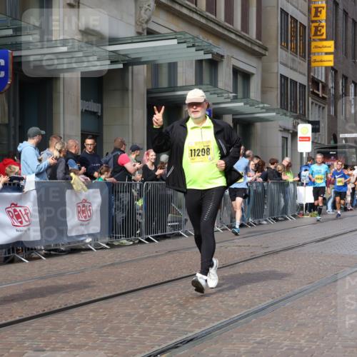 13.09.2026 - 21. swb-Marathon Bremen Strokosch-Dieckow http://msf.ph/oto/10288188 13.09.2026 10:43:46 Ziel 10337, 10342, 11108, 11208, 11312, 11447, 11614, 11644, 11758, 11930, 12436, 12559, 13538, 10328, 10618, 10742, 11019, 11468, 11607, 11826, 11948, 12250, 12253, 13509 meine-sportfotos.de