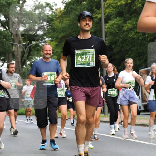 13.09.2026 - 21. swb-Marathon Bremen TobiasT http://msf.ph/oto/10288203 13.09.2026 12:24:16 Laufen 019, 5166, 4271, 21, 26, 7507 meine-sportfotos.de