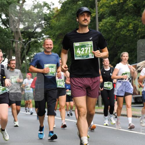 13.09.2026 - 21. swb-Marathon Bremen TobiasT http://msf.ph/oto/10288211 13.09.2026 12:24:16 Laufen 923, 019, 5166, 4271, 21, 26, 1234, 7507 meine-sportfotos.de