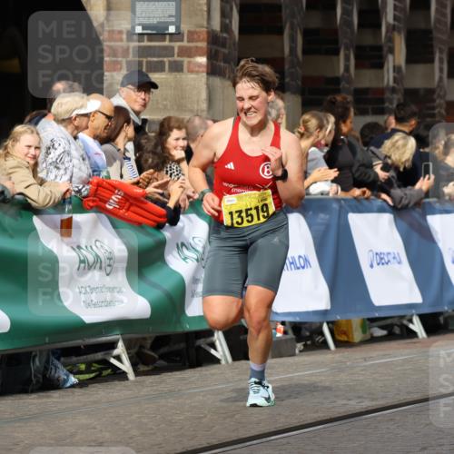13.09.2026 - 21. swb-Marathon Bremen Strokosch-Dieckow http://msf.ph/oto/10288287 13.09.2026 10:40:01 Ziel 12339, 12404, 13513, 13642 meine-sportfotos.de