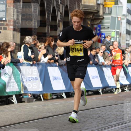 13.09.2026 - 21. swb-Marathon Bremen Strokosch-Dieckow http://msf.ph/oto/10288296 13.09.2026 10:40:06 Ziel 12339, 13519, 13642 meine-sportfotos.de
