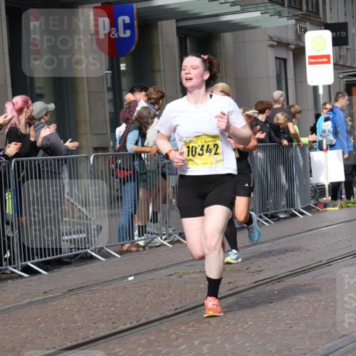 13.09.2026 - 21. swb-Marathon Bremen Strokosch-Dieckow http://msf.ph/oto/10288441 13.09.2026 10:43:59 Ziel 10956, 11108, 11148, 11438, 11644, 11758, 10337, 10342, 11019, 11208, 11312, 11447, 11614, 11930, 11948, 12250, 12253, 12436, 12559, 13538 meine-sportfotos.de