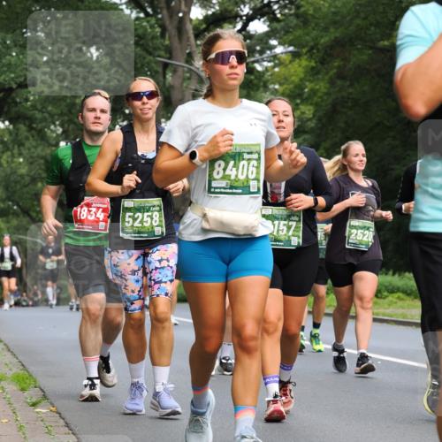 13.09.2026 - 21. swb-Marathon Bremen TobiasT http://msf.ph/oto/10288443 13.09.2026 12:24:46 Laufen 1834, 5258, 2, 8406, 6560, 21, 2520, 157, 0 meine-sportfotos.de