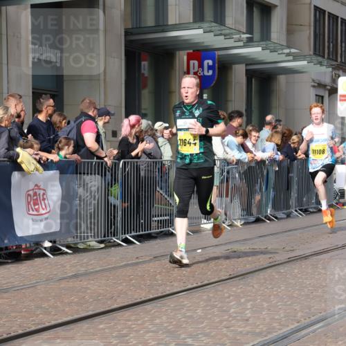 13.09.2026 - 21. swb-Marathon Bremen Strokosch-Dieckow http://msf.ph/oto/10288530 13.09.2026 10:44:07 Ziel 10454, 10806, 10956, 11148, 11438, 10337, 10342, 11019, 11108, 11208, 11312, 11447, 11614, 11644, 11758, 11930, 11948, 12250, 12253, 12436, 12559, 13538 meine-sportfotos.de