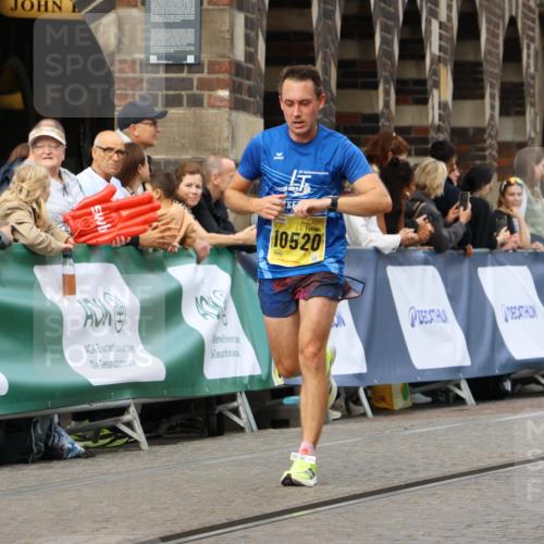 13.09.2026 - 21. swb-Marathon Bremen Strokosch-Dieckow http://msf.ph/oto/10288580 13.09.2026 10:40:45 Ziel 11373, 13563, 13566, 13616, 10575, 11903, 12477 meine-sportfotos.de
