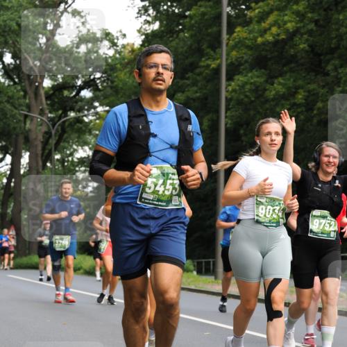 13.09.2026 - 21. swb-Marathon Bremen TobiasT http://msf.ph/oto/10288686 13.09.2026 12:25:56 Laufen 3269, 5453, 6493, 21, 9034, 9752 meine-sportfotos.de
