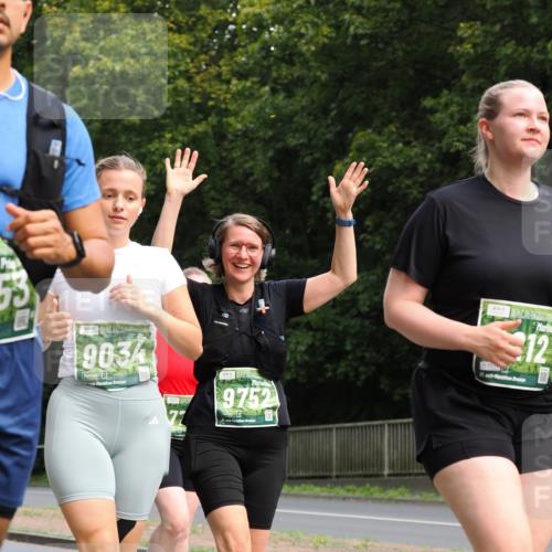 13.09.2026 - 21. swb-Marathon Bremen TobiasT http://msf.ph/oto/10288710 13.09.2026 12:25:57 Laufen 9034, 4, 9752, 21, 40, 21, 12 meine-sportfotos.de